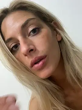 Bellalolahot webcam