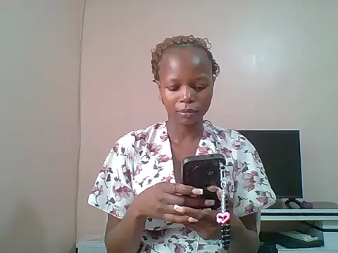 Pretty-Gloww webcam