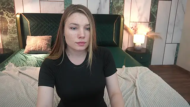 IceDanielles live cam on StripChat