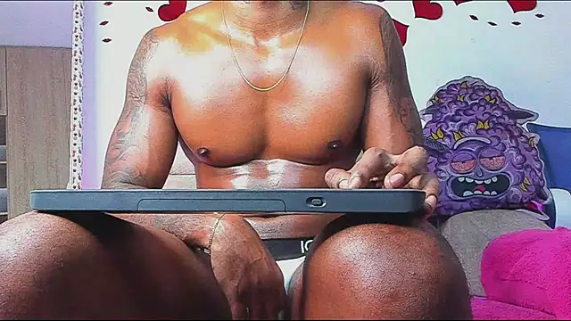 logan_drake - LOGAN_DRAKE's free webcam - UK Sex Cams
