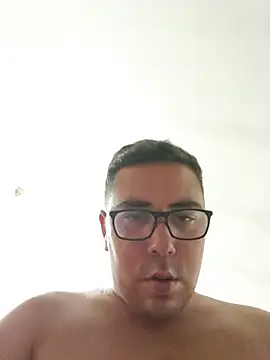 DiogoGarcia2001 live cam on StripChat