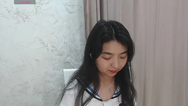Shy_Kira live cam on StripChat
