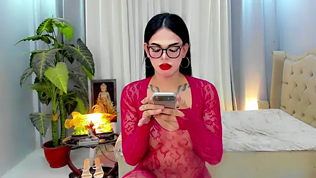 MochaliciousTransOnTop webcam