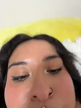 Nailealipsglossy webcam