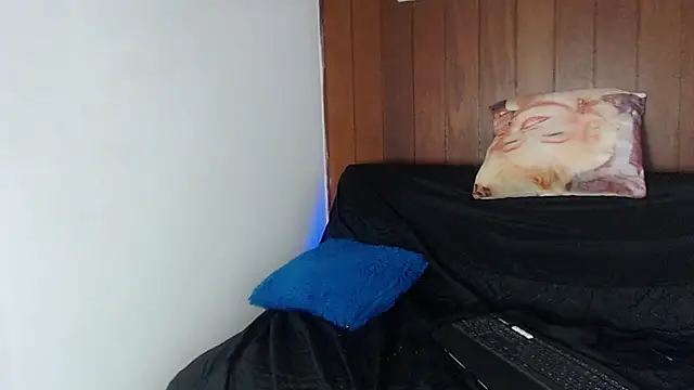 Obey_mee1 webcam