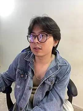 _Tommy_7 live cam on StripChat