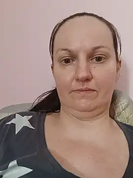 BustyLadyAlma webcam