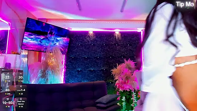 queens_wonders_blonders's live room