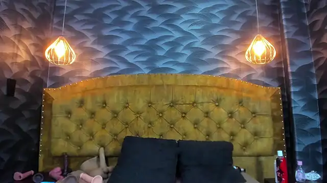 NahomiFireSex webcam