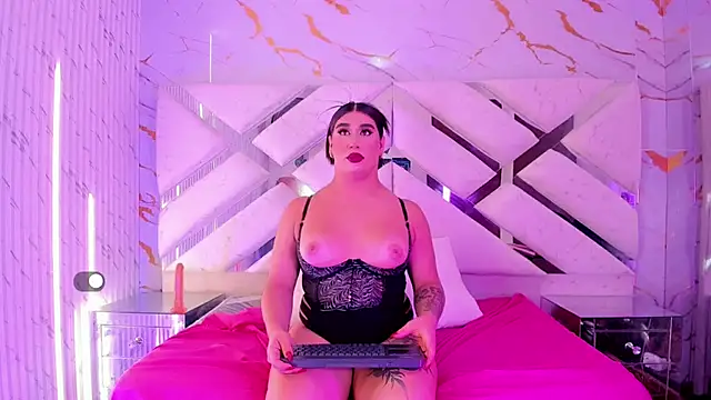 Nina_Strauss webcam