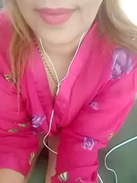 Naughty-Yousra live webcam show