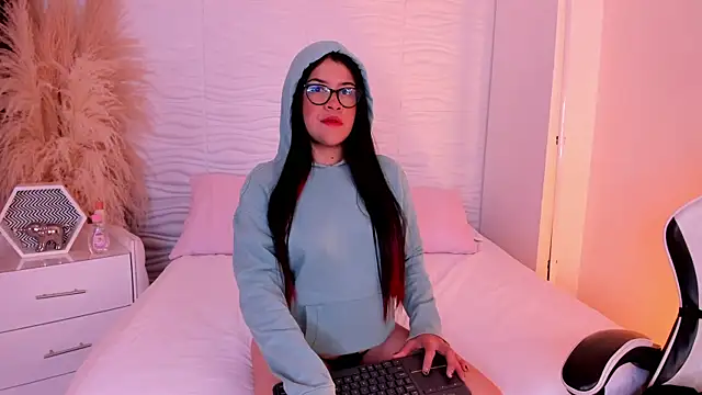 NiaConnors_ webcam