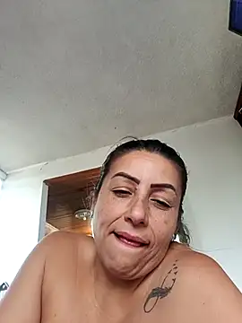 maynor_1998 live cam on StripChat