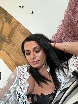 Hotmomcheckk_ webcam