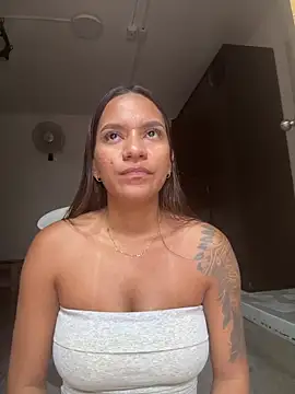 amara_wet04 (F teen) - Name last tipper on my ass