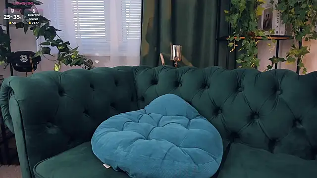InesPiek live webcam show