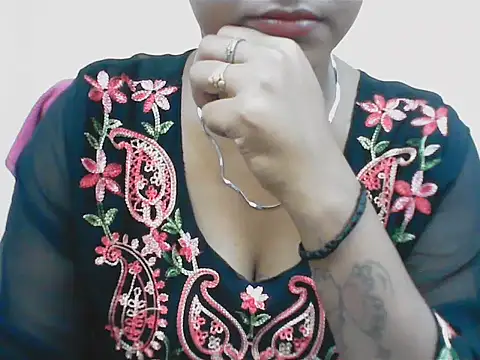 LovingPihu webcam