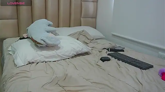Phiamat_ live cam on StripChat