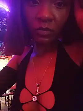ariahsexy live cam on StripChat