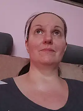 BustyLadyAlma webcam