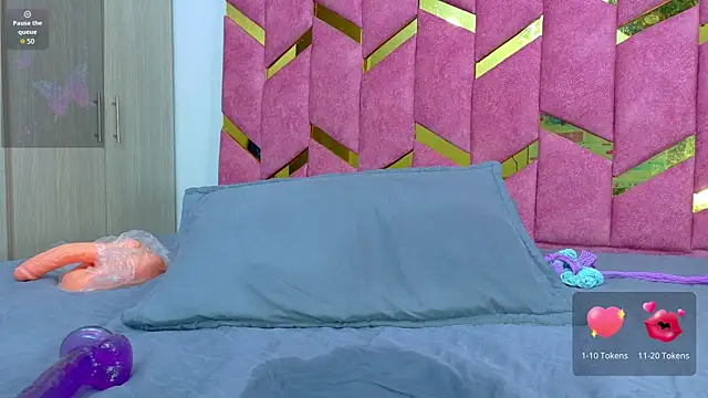 hornyhousekeeper_ webcam
