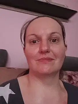 BustyLadyAlma webcam