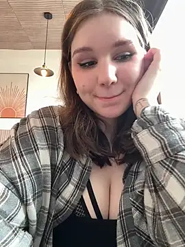 Live cam model PumaShyXD broadcasting live