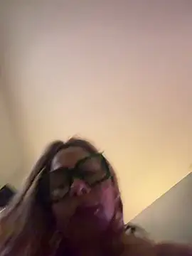 FamousBarbieDoll webcam