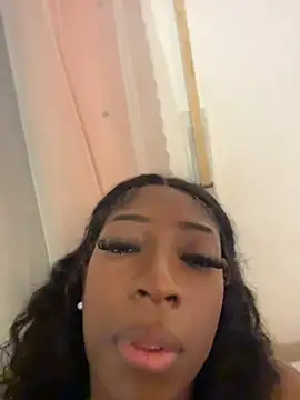 Nina_Velveta