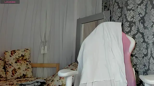 Stacy_River live cam on StripChat