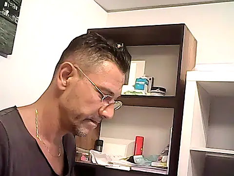 mastercharisma35 (Ask my age) - like tips pls. ı stand up for you.. okey