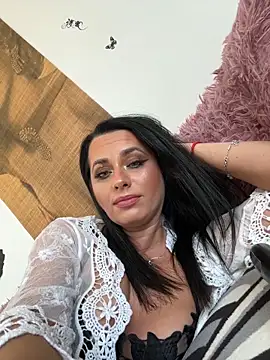 Hotmomcheckk_ webcam