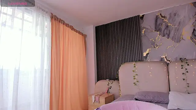 CarolineFyre webcam