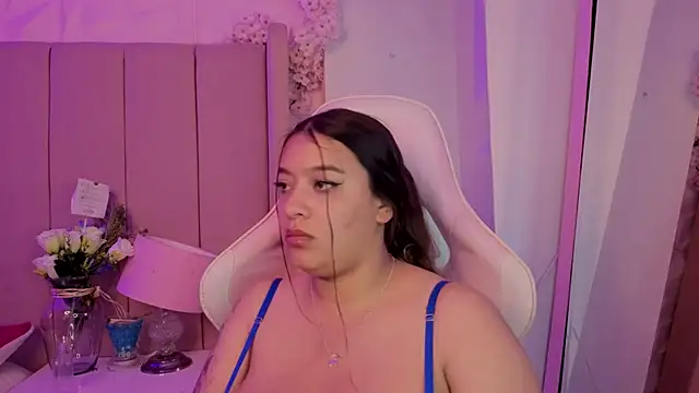 MollyBigBoobs12 webcam