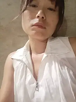 Linda-yiyi live webcam show