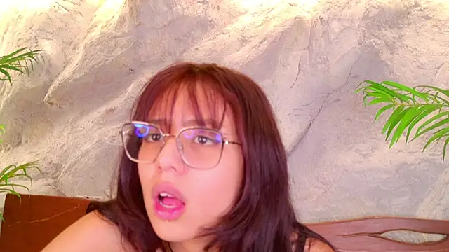abril_collinz live cam on StripChat