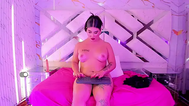 Nina_Strauss webcam