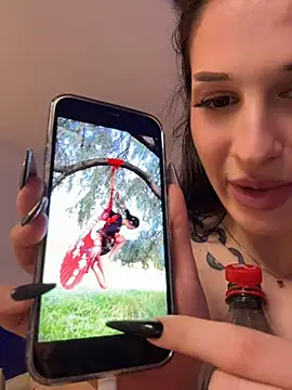 BellaKarma live webcam show