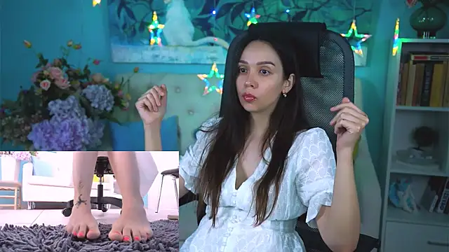 OliviaWeles webcam