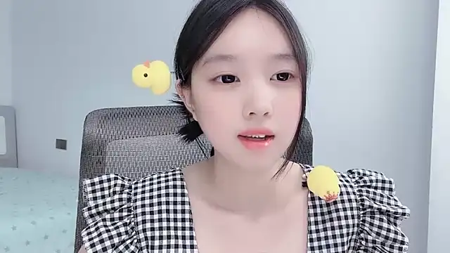 Yoyo33355 live sex cam
