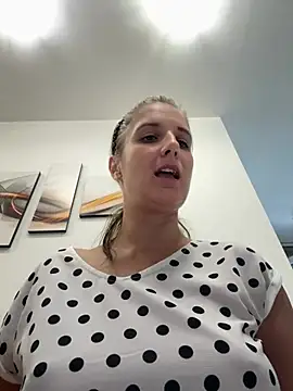 jennifer11772 live cam on StripChat