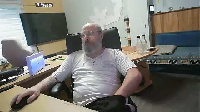 thomber1234 live cam on StripChat