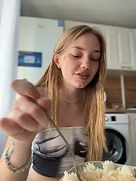 MilaMoone live webcam show