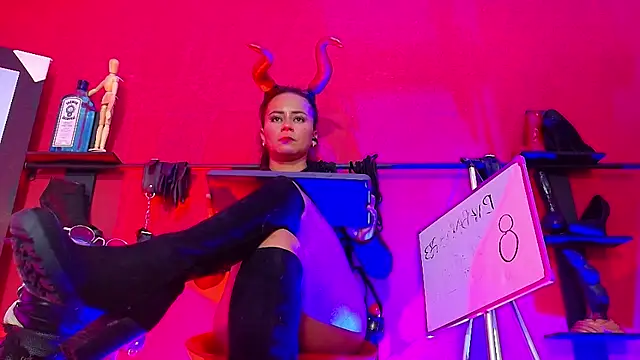 MistressSlut1 live cam