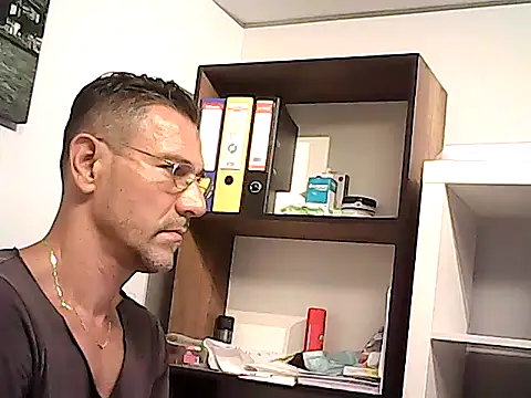 mastercharisma35 (Ask my age) - like tips pls. ı stand up for you.. okey