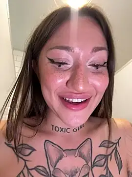 saintsquirt (F young) - RUB PUSSY BEHIND STALL WITH  STANGER IN