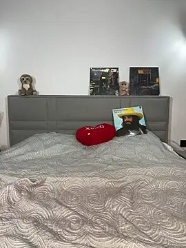 CurlyLara live sex cam