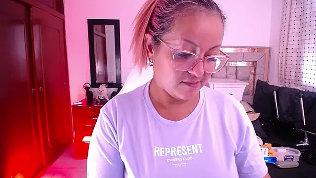 salomecastro_ live cam on StripChat