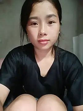 HeresThuy22 live cam on StripChat