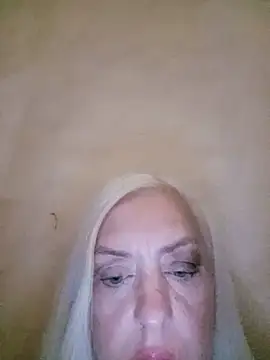 Julia20X live cam on StripChat